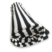 Load image into Gallery viewer, Lazy Baby® Organic Cotton Black and White Blanket - Just Done 9 Months Inside